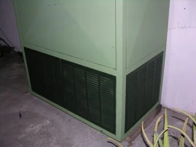 Calefactor vertical industrial Wind 125 a gasoil con equipo completo.