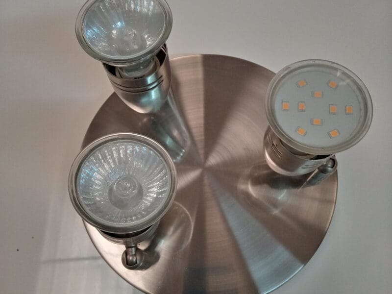 Lámpara de techo metálica plateada