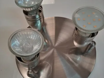 Lámpara de techo metálica plateada