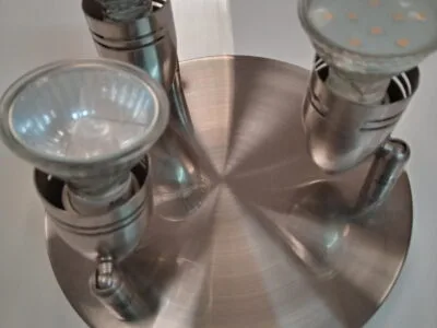 Lámpara de techo metálica plateada