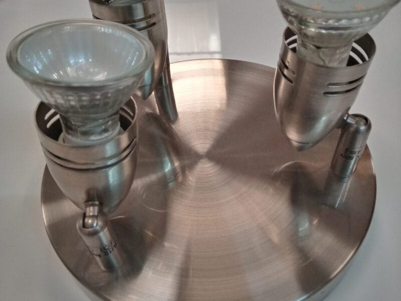 Lámpara de techo metálica plateada