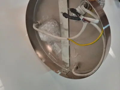 Lámpara de techo metálica plateada