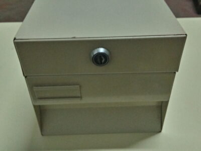 Archivador metálico de tarjetas beige/gris