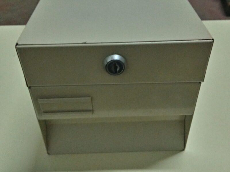 Archivador metálico de tarjetas beige/gris