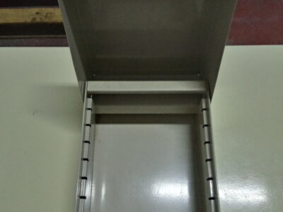 Archivador metálico de tarjetas beige/gris