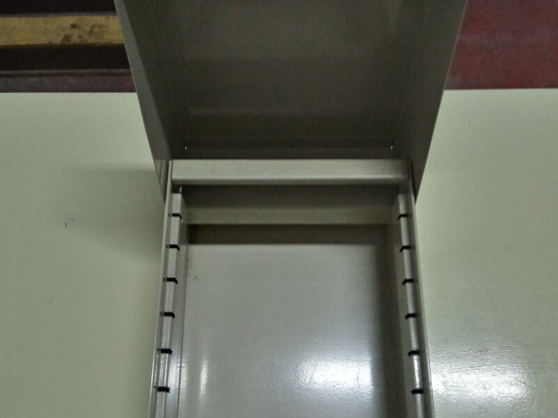 Archivador metálico de tarjetas beige/gris