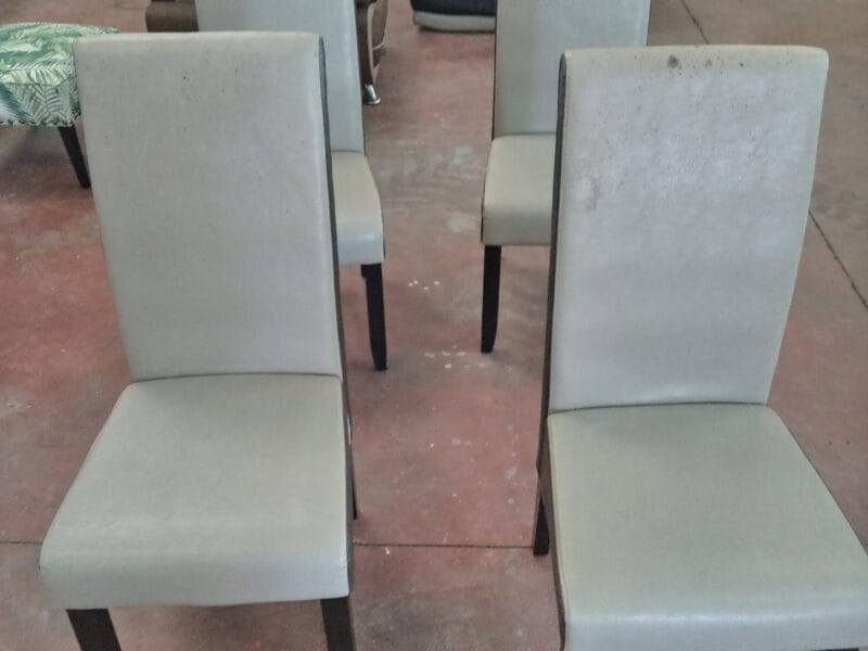 Conjunto de sillas de comedor con acolchado grueso