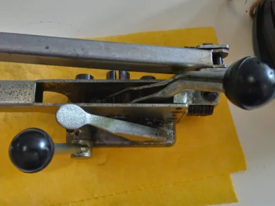 Flejadora y tira para flejar