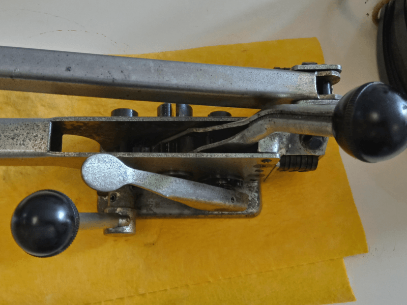 Flejadora y fleje para palets negro