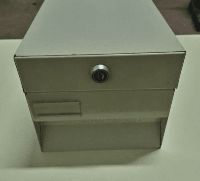 Archivador metálico de tarjetas beige/gris